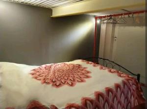 En eller flere senge i et værelse på Ally's house