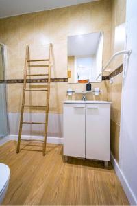 a bathroom with a ladder next to a sink at Exyca Cuatro Caminos in Madrid