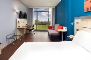 Postel nebo postele na pokoji v ubytování Holiday Inn Express Parma by IHG + 43 fotografií