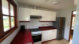 Kuchyň nebo kuchyňský kout v ubytování Hotel y Cabañas Huallilemu Sur - Caja Los Andes