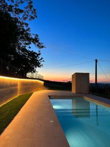 Bazen u ili blizu objekta Villa lussuosa con piscina e giardino 350m2