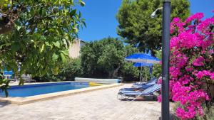 The swimming pool at or close to Casa Alestelou