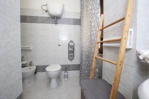 Bilik mandi di Casa Felice