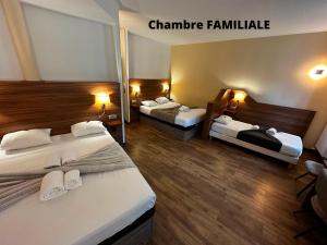 Hôtel Terminus - Pizzeria Pizz'a gogo - salle de sport - face à la gare客房内的一张或多张床位