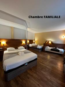 Hôtel Terminus - Pizzeria Pizz'a gogo - salle de sport - face à la gare客房内的一张或多张床位