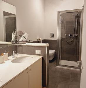 Ένα μπάνιο στο L' Approdo12