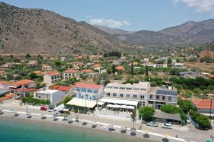 an aerial view of a town next to the water at ΑΛΙΠΛΟΟΝ in Áyioi Pándes