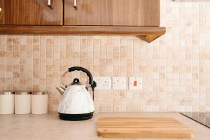 a tea kettle sitting on a counter in a kitchen at Cottage Lawn Apartment in Enniskillen