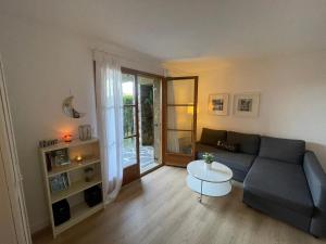 Część wypoczynkowa w obiekcie Preciosa casa con jardín y piscina