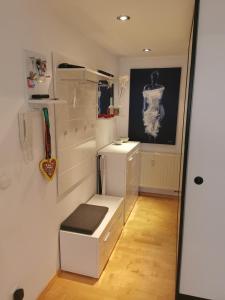 a room with white cabinets and a bench in it at Ferienwohnung DG in Altenkunstadt