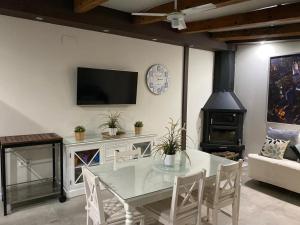 a dining room with a table and a fireplace at Casa Aries - Villa con piscina privada in Linares