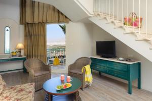 Area soggiorno di Herods Boutique Eilat a Premium collection by Fattal Hotels