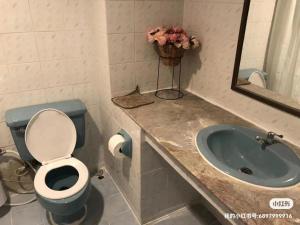 Salle de bains dans l'établissement 曼谷自由之家