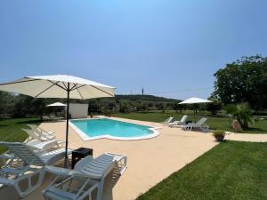 Basen w obiekcie Villa Antonella lub w pobliżu