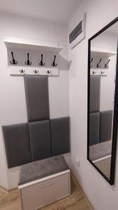 a dressing room with a mirror and a bench at Stare Miasto in Kłodzko