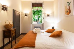 Postel nebo postele na pokoji v ubytování Le Gîte du Carmel + 17 fotografií