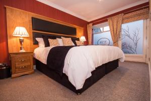 A bed or beds in a room at 34 Argyle Guesthouse 