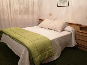 Hostal Viña tesisinde bir odada yatak veya yataklar