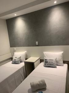 Postel nebo postele na pokoji v ubytování Hotel Dois Irmãos