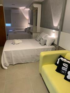 Postel nebo postele na pokoji v ubytování Hotel Dois Irmãos