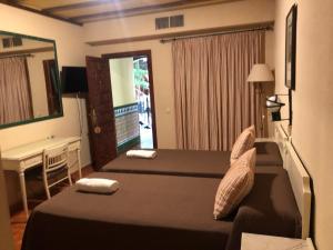 Posteľ alebo postele v izbe v ubytovaní Hotel Molino De Saydo + 37 fotografií