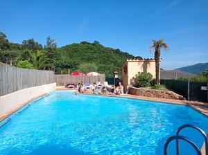 Bazén v ubytování Apartamento en pleno Montseny Mas Romeu Turisme Rural nebo v jeho okolí
