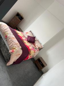 an overhead view of a bed in a room at Quigley Buildings - Stylish Entire 2 bed House sleeps 5 Wigan - Private Garden - Free parking - Wifi - Secure garden in Pemberton