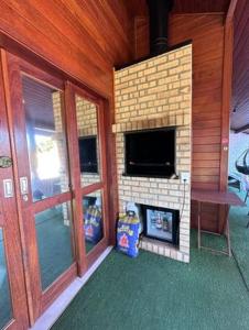 TV tai viihdekeskus majoituspaikassa Casa do Lago Pinhal