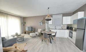 Kuchyň nebo kuchyňský kout v ubytování Cocoon Elegant Living