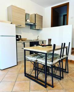 Kuchyň nebo kuchyňský kout v ubytování 85 mjka house free parking COMO