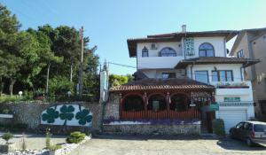 a house with a gate in front of it at Stefan Family Hotel in Kranevo