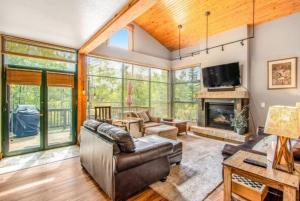 a living room with a couch and a fireplace at Lovely Townhome A Half-mile From Keystone Gondola W-shared Hot-tub Excellent Views, in Dillon