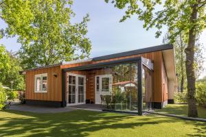 a modern house with a glass facade at Residence de Eese in De Bult