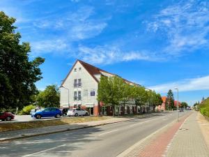 a large white building on the side of a street at Ferienwohnung Kranichnest in Neubrandenburg