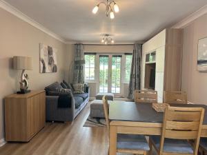 a living room with a table and a couch at The Garden Suite in Basingstoke +12 photos