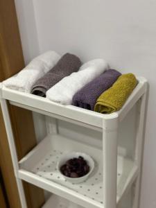 a white towel rack with towels and a bowl at Super et nouvel appart proche de la plage in Temara
