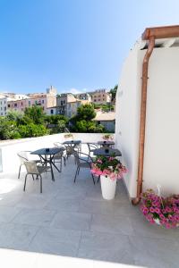 Balkón nebo terasa v ubytování NUMISIA Guest House