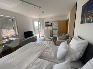 TV a/nebo společenská místnost v ubytování Hübsche Wohnung mit Balkon für 1-2 Personen - Einzelbetten