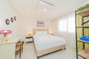 Postel nebo postele na pokoji v ubytování Excellent Flat Close to Kaleici in Muratpasa