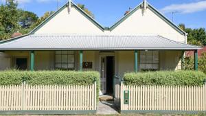 a white house with a fence in front of it at Casa Merenda Daylesford in Daylesford