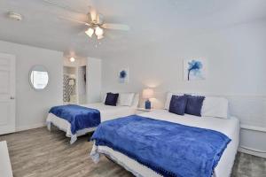 a bedroom with two beds and a ceiling fan at Coastal Waters 210 - 2nd Floor 1 Bedroom With 2 Queen Beds in New Smyrna Beach