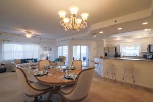 Gallery image of 3 Bedroom 2 Bath Oceanwalk Condo With Estuary Views in New Smyrna Beach