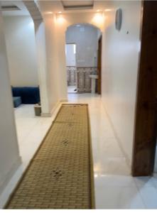 a hallway with a bench in the middle of a room at شقة مفروشه ب٣ غرف in Sūq al Aḩad