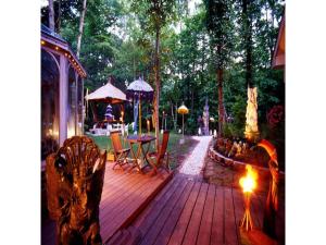 O grădină în afara Estivant Club - Vacation STAY 95695v