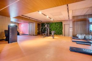 a large room with a gym with a camera in it at Tabas - Z. Ibirapuera in Sao Paulo