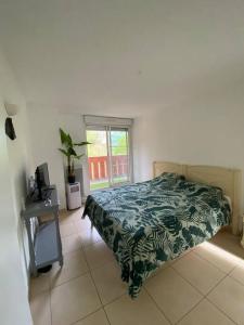 En eller flere senge i et værelse på Villas du Golf Domaine Royal Green