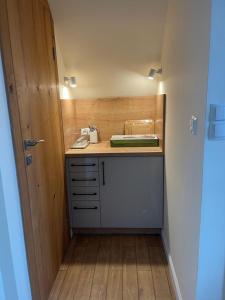 a small room with a counter with a door and a room with at Zakątek Śniardwy in Nowe Guty