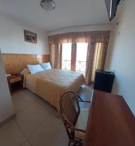 Ein Bett oder Betten in einem Zimmer der Unterkunft Hotel Los Flamencos