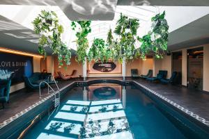 Bazén v ubytovaní Wellness Aparthotel "Lechlife" incl Pool - 400m zum LIFT alebo v jeho blízkosti