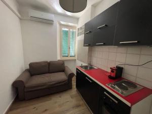 a kitchen with a couch and a sink in a room at Affittacamere La Filigrana (Ospedale) in Fabriano